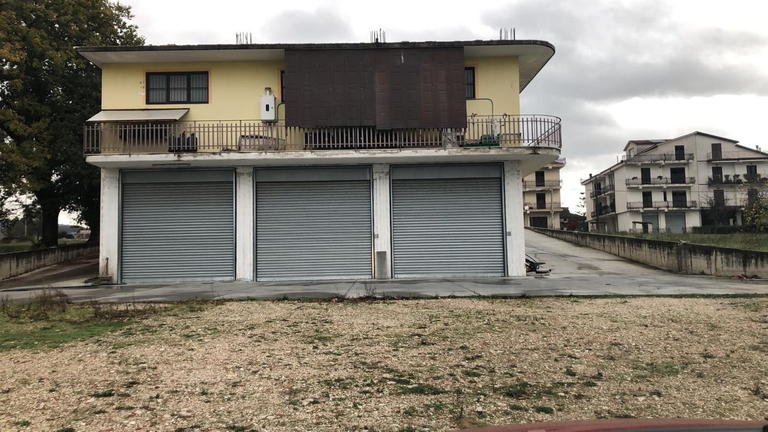 Propiedad comercial en Palomonte, Italy 350 m² No. 253938