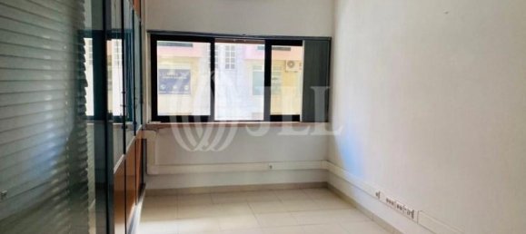 78m² Commercial property in Loures, Portugal No. 68960 4