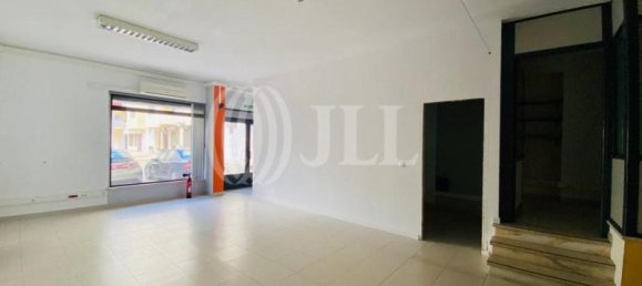 78m² Commercial property in Loures, Portugal No. 68960 2