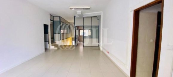78m² Commercial property in Loures, Portugal No. 68960 3