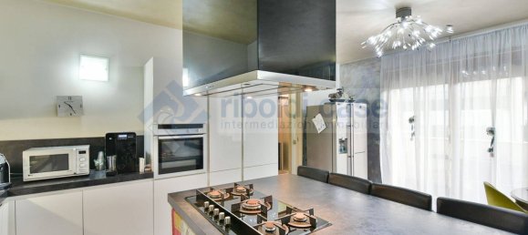 Квартира с 3 спальнями в Джуссано, Италия № 173084 9