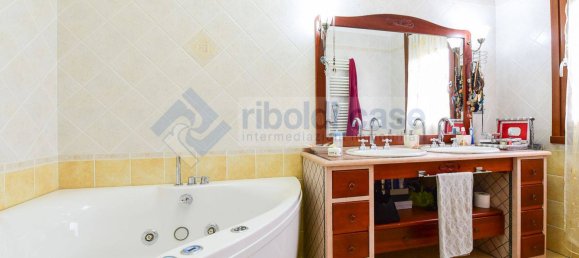 Квартира с 3 спальнями в Джуссано, Италия № 173084 17