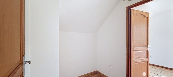 2 bedrooms House in Auxerre, France No. 285557 9