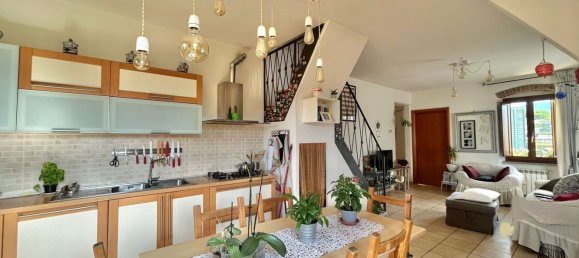 4-salle Appartement à Sarzana, Italy No. 286339 2