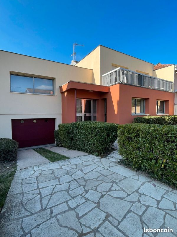 Casa de 4 dormitorios en Luneville, France No. 276994