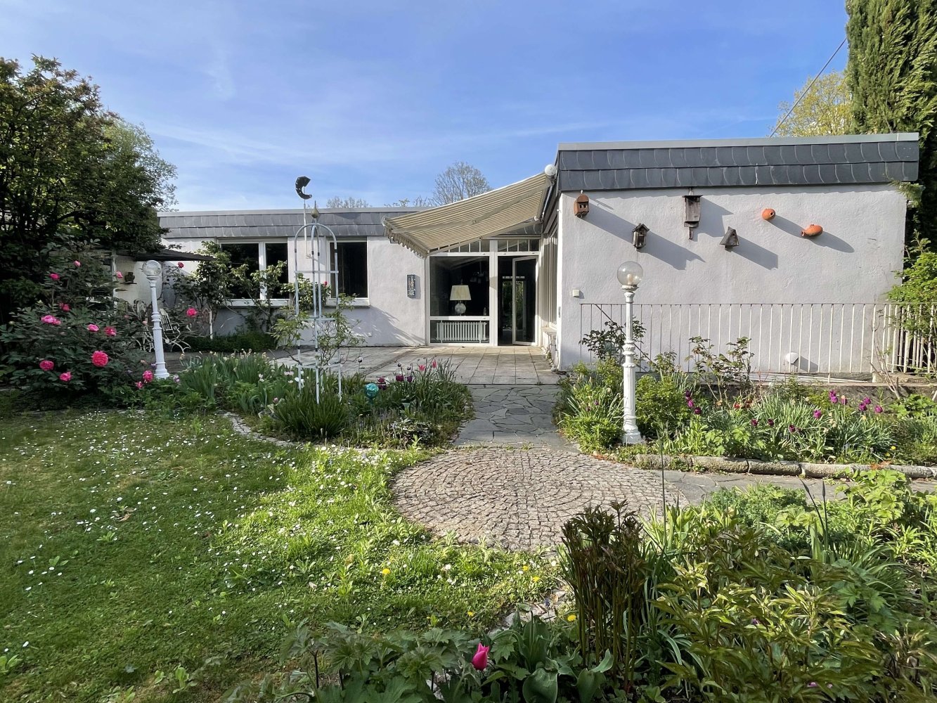 Бунгало с 5 спальнями в Франкфурт на Майне, Германия № 273775