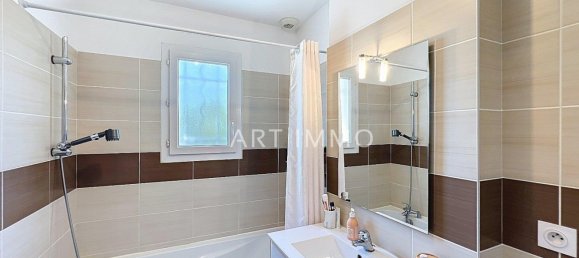 3 bedrooms Villa in Robion, France No. 353186 9