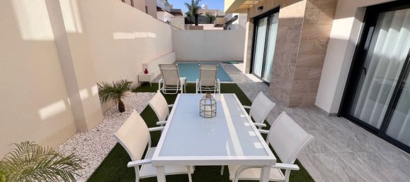 Casa de 3 dormitorios en Los Montesinos, Spain No. 187930 2