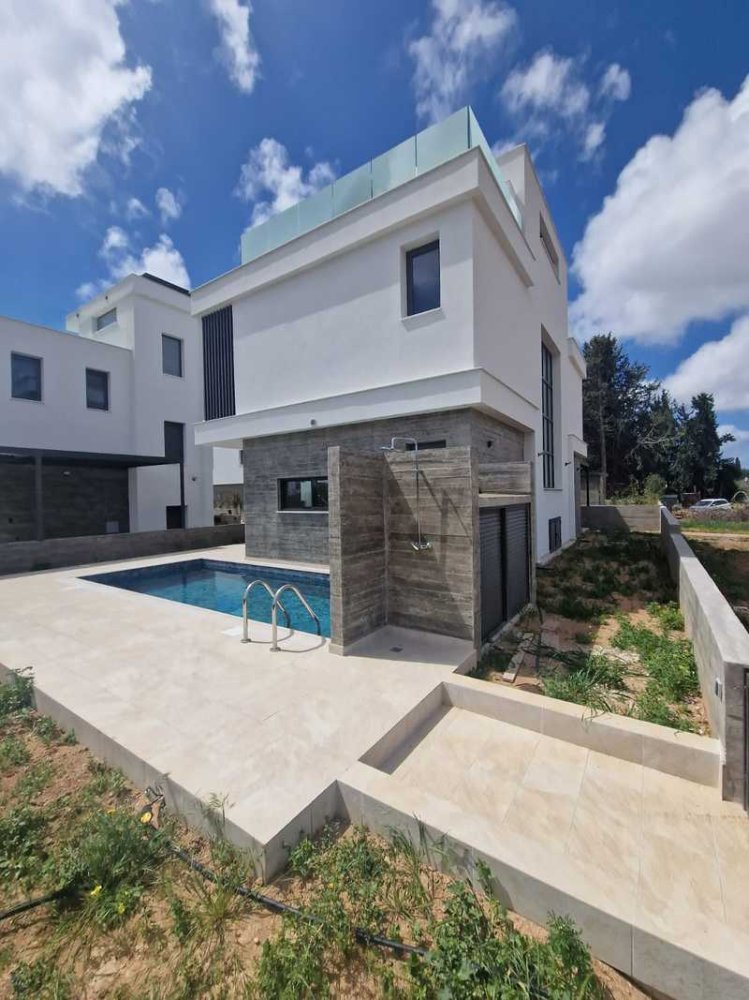 3 bedrooms Villa in Geroskípou, Cyprus No. 84518