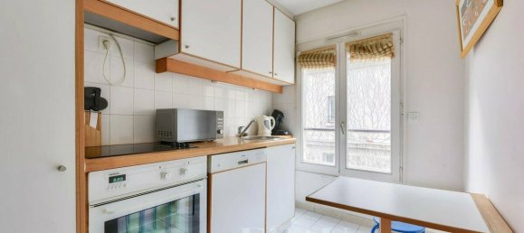 2 bedrooms Apartment in Paris, France No. 162863 3