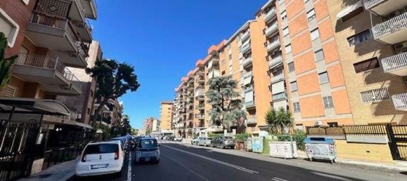 3 bedrooms Apartment in Bari, Italy No. 377954 2