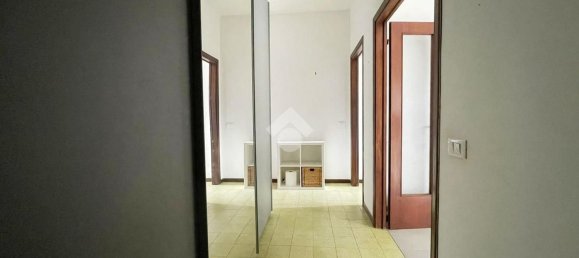 4 rooms Apartment in Carrara, Italy No. 45637 42