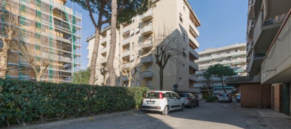 4 rooms Apartment in Carrara, Italy No. 45637 27