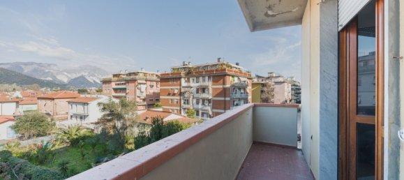 4 rooms Apartment in Carrara, Italy No. 45637 10