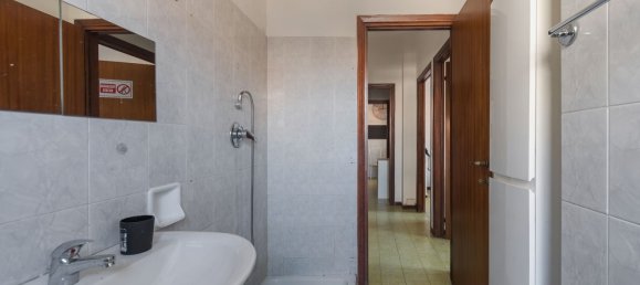 4 rooms Apartment in Carrara, Italy No. 45637 20