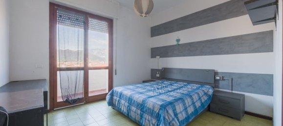 4 rooms Apartment in Carrara, Italy No. 45637 2