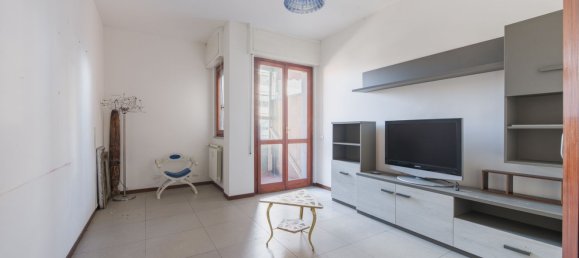 4 rooms Apartment in Carrara, Italy No. 45637 21