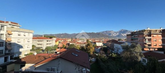 4 rooms Apartment in Carrara, Italy No. 45637 36