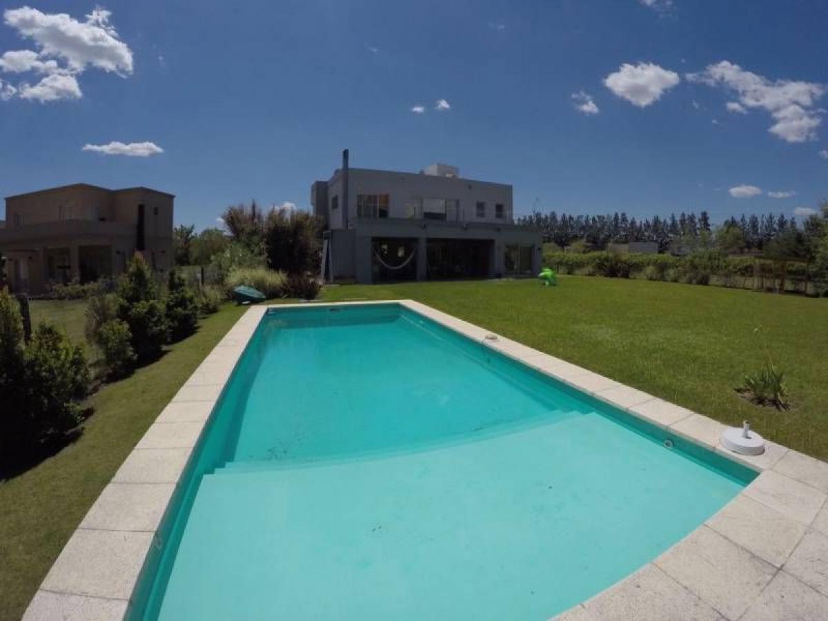 Дом с 3 спальнями в Тигре, Аргентина № 100824