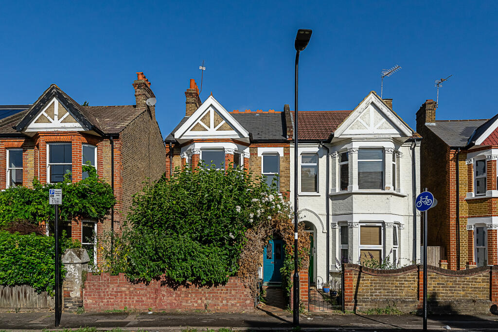 3 bedrooms House in Hanwell, United Kingdom No. 14124