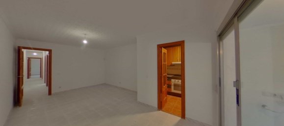 Apartamento de 3 dormitorios en Sabadell, Spain No. 170859 2