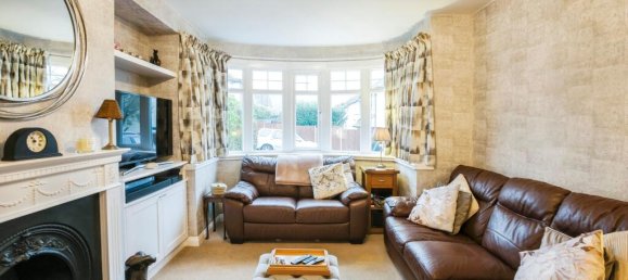 3 bedrooms House in Kenley, United Kingdom No. 8025 2