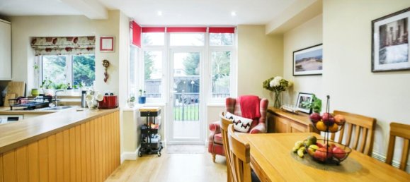 3 bedrooms House in Kenley, United Kingdom No. 8025 45