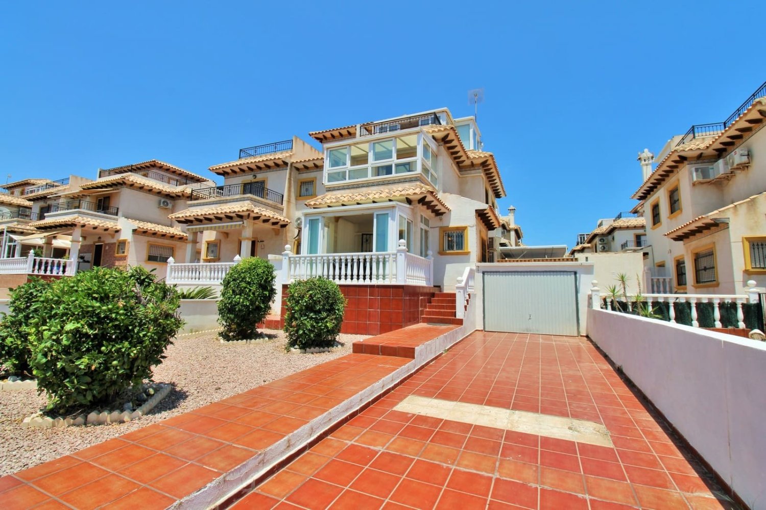 2 bedrooms Villa in Alicante, Spain No. 197712