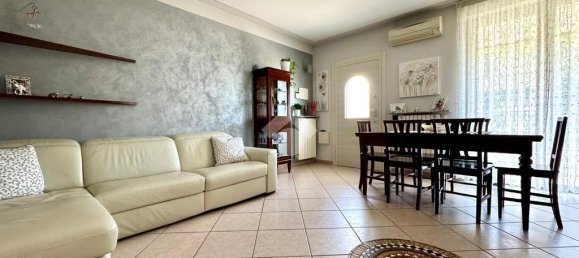 3 bedrooms Villa in Quintano, Italy No. 324753 3