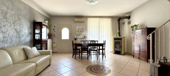3 bedrooms Villa in Quintano, Italy No. 324753 4
