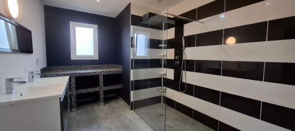 3 Schlafzimmer Villa in Narbonne, France, Nr. 360897 8