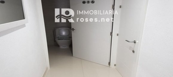 291m² Commercial property in Roses, Spain No. 179120 23