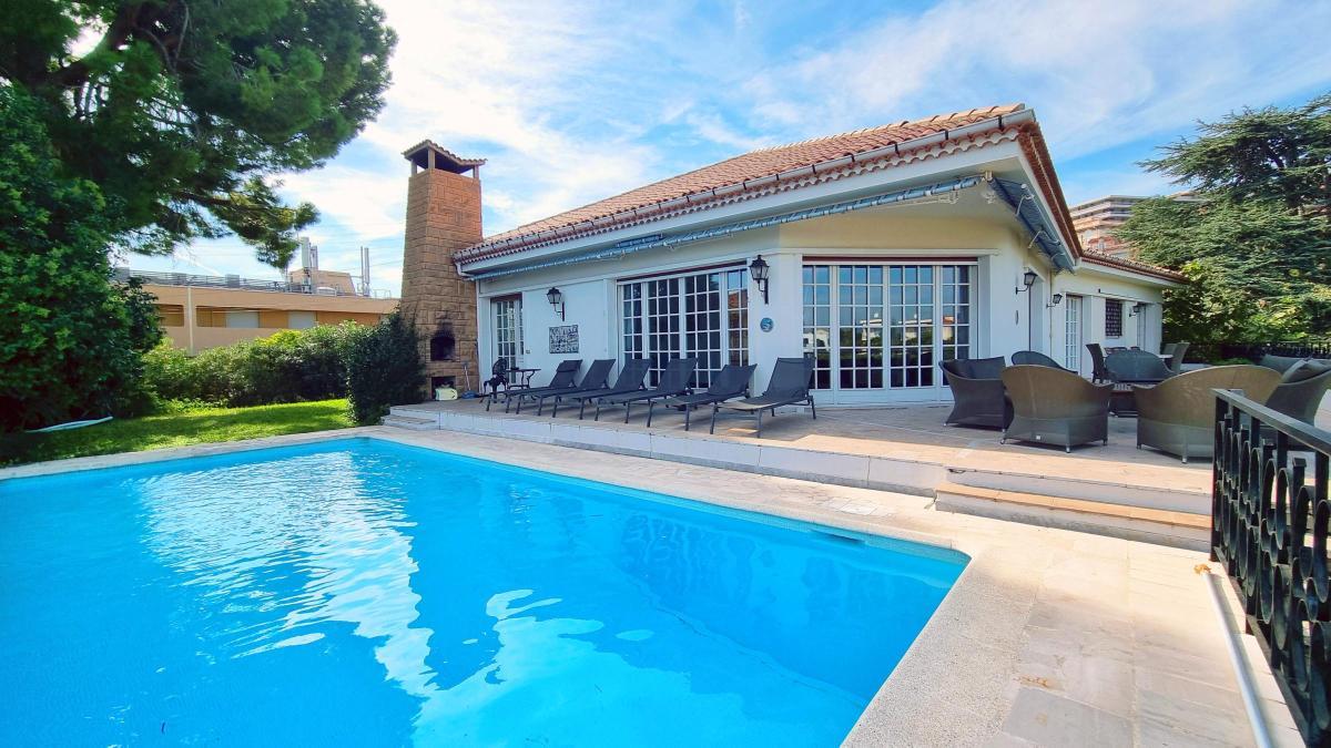 6 bedrooms Villa in Nice, France No. 298401