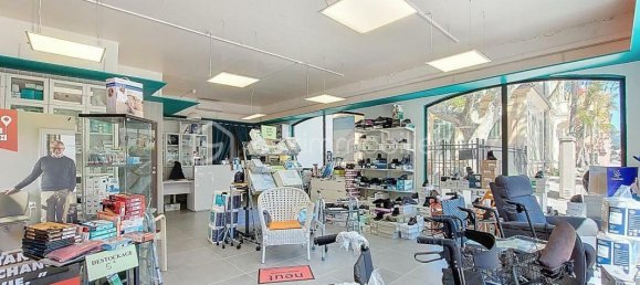 80m² Commercial property in La Seyne-sur-Mer, France No. 349873 2