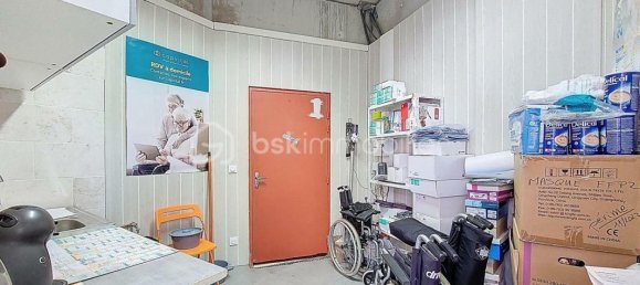 80m² Commercial property in La Seyne-sur-Mer, France No. 349873 5