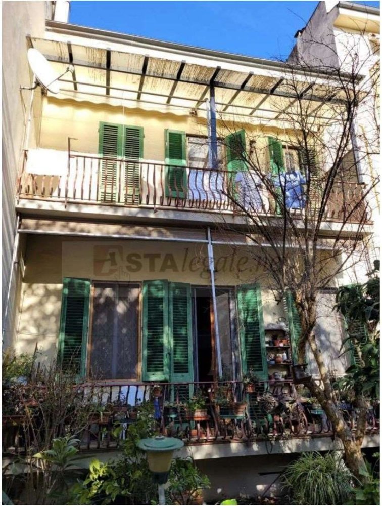 14 rooms Apartment in Florence, Italy No. 192595