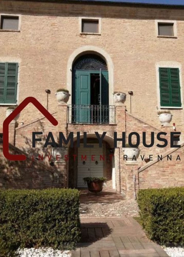 131m² Office in Ravenna, Italy No. 184482