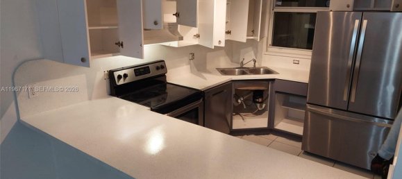 3 Schlafzimmer Doppelhaus in Miami, USA, Nr. 615939 4