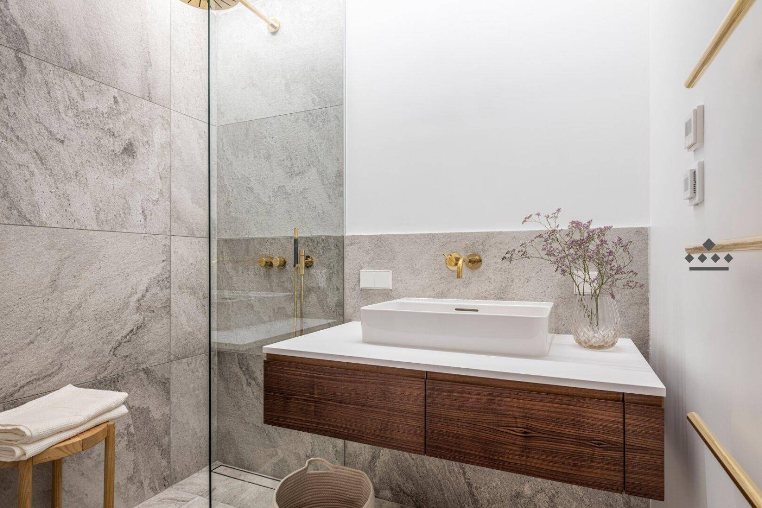 4غرفة شقة في Wahring, Austria رقم 6356