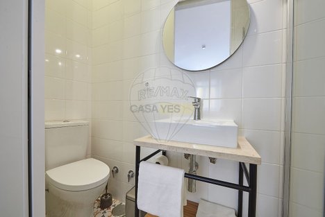 348m² Building in Leiria, Portugal No. 132003