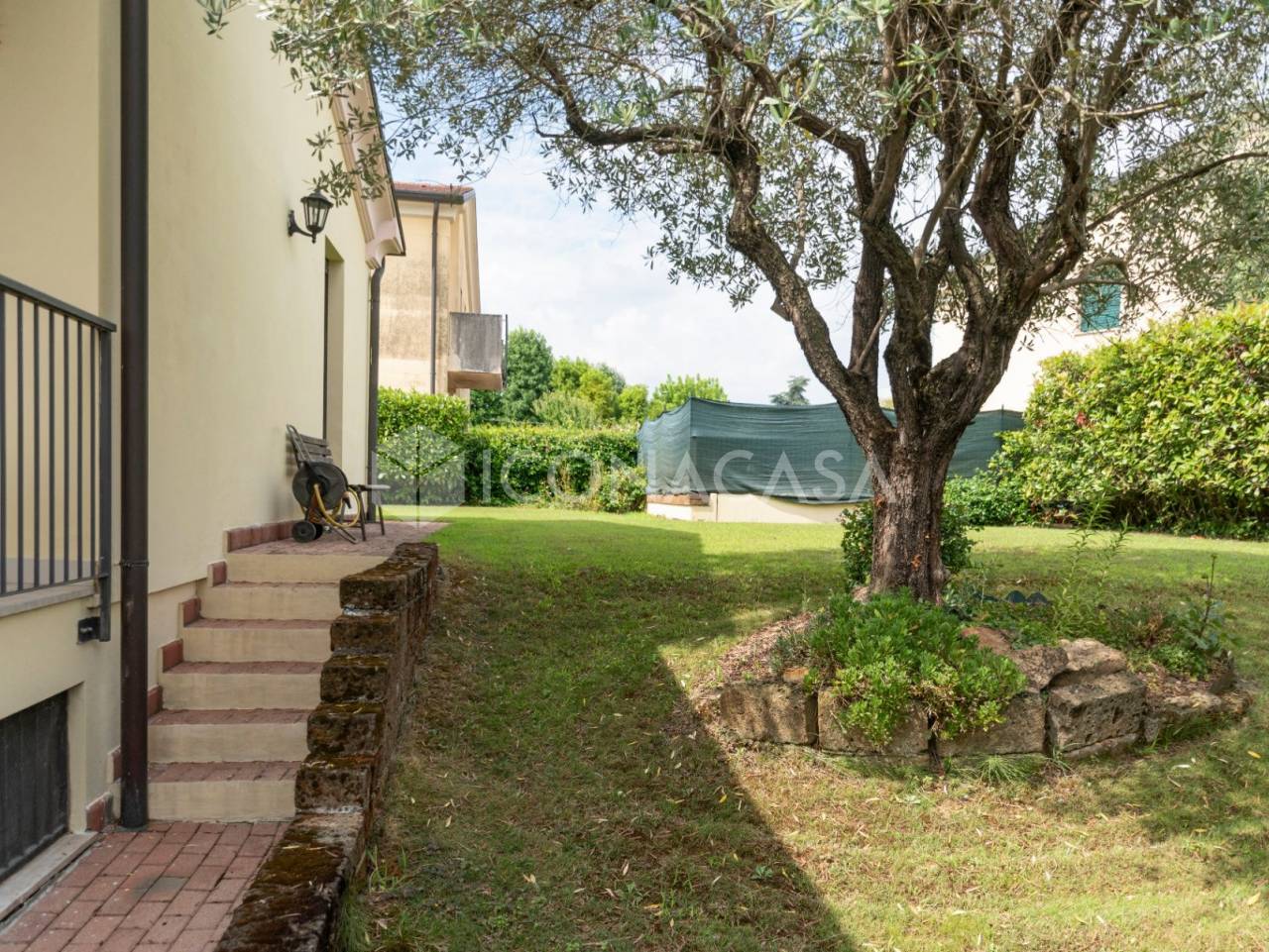 6 rooms Apartment in Torri di Quartesolo, Italy No. 257791