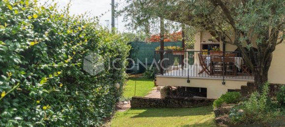 6 rooms Apartment in Torri di Quartesolo, Italy No. 257791 2