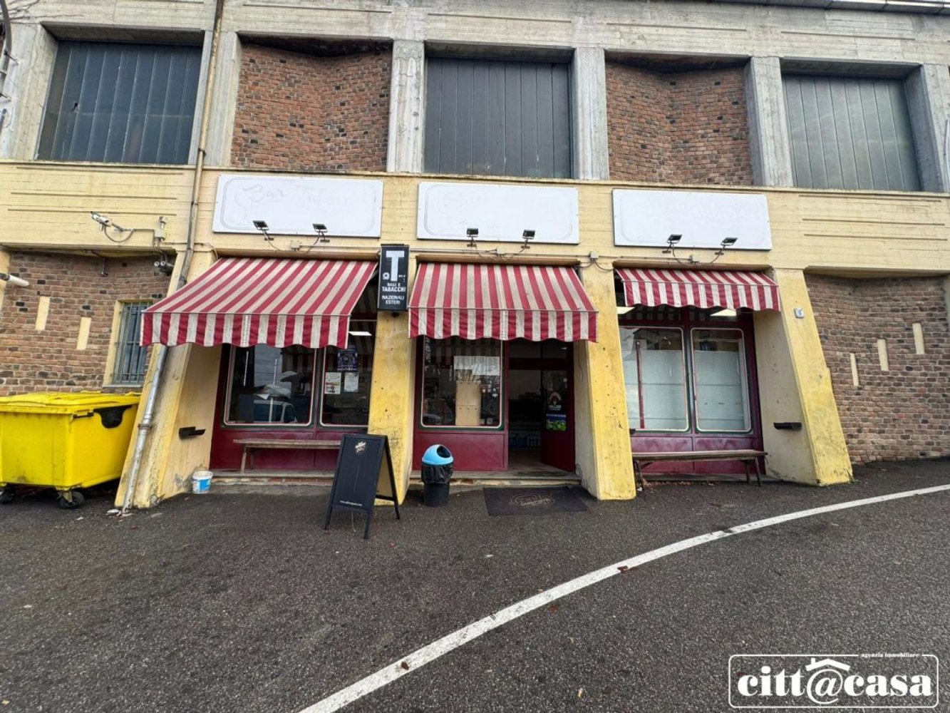 Propiedad comercial en Albugnano, Italy 150 m² No. 130367