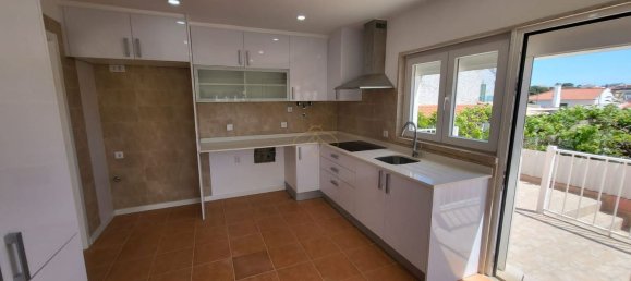 4 bedrooms House in Almada, Portugal No. 141926 3