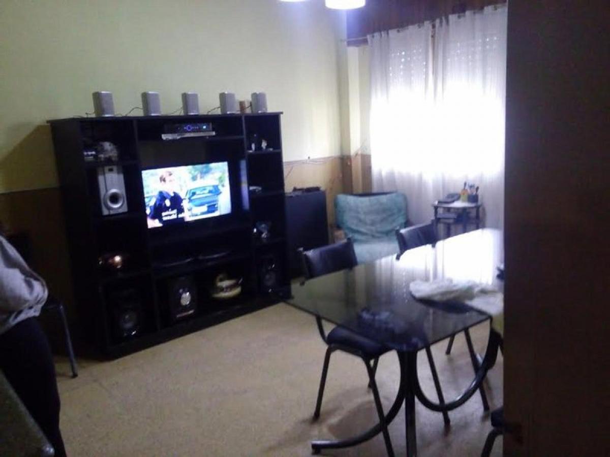 2 bedrooms House in Tres de Febrero, Argentina No. 98139