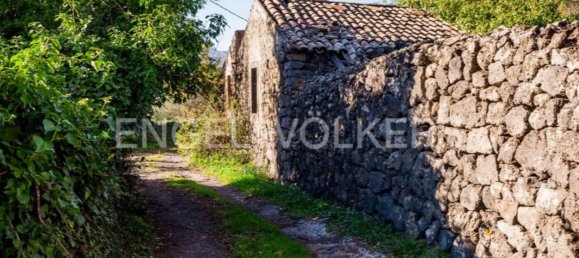 8 rooms Villa in Randazzo, Italy No. 129987 3