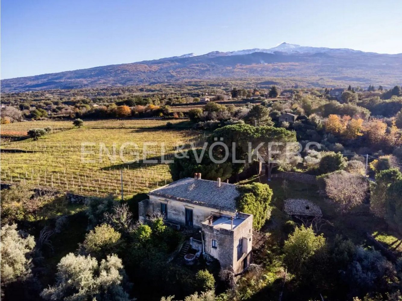 8 rooms Villa in Randazzo, Italy No. 129987