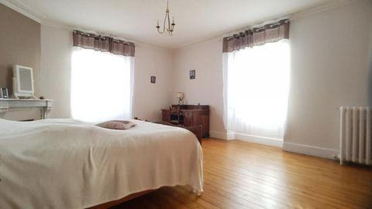 5 bedrooms House in Soissons, France No. 4642