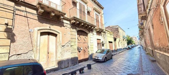 3 bedrooms Apartment in Catania, Italy No. 327708 10
