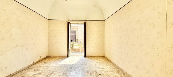 3 bedrooms Apartment in Catania, Italy No. 327708 3